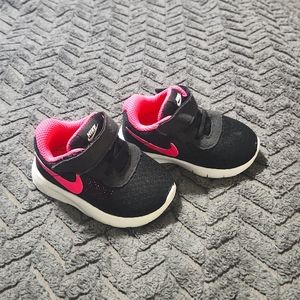 Nike 3c toddler girls hot pink and black shoes.